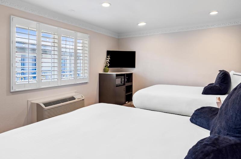 Double Room with Two Double Beds - Non-Smoking image 3