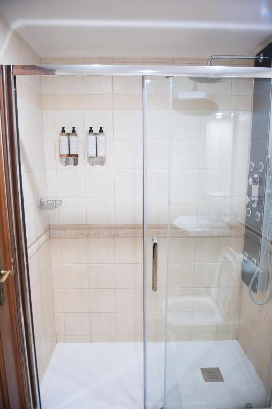 Suite with Sea View image 3