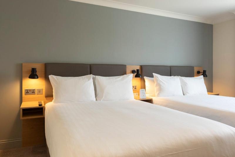 Standard Double Room with Two Double Beds image 2