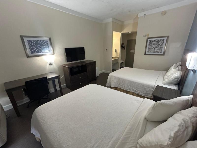 Superior Room with Two Queen Beds Smoke Free image 4