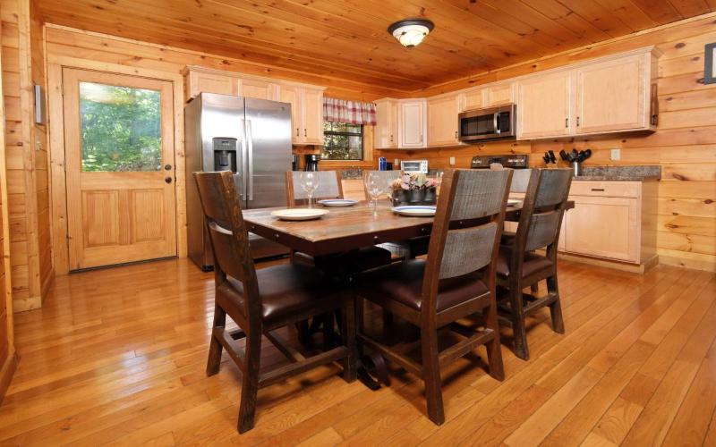 Little Bear Cabin - image 11