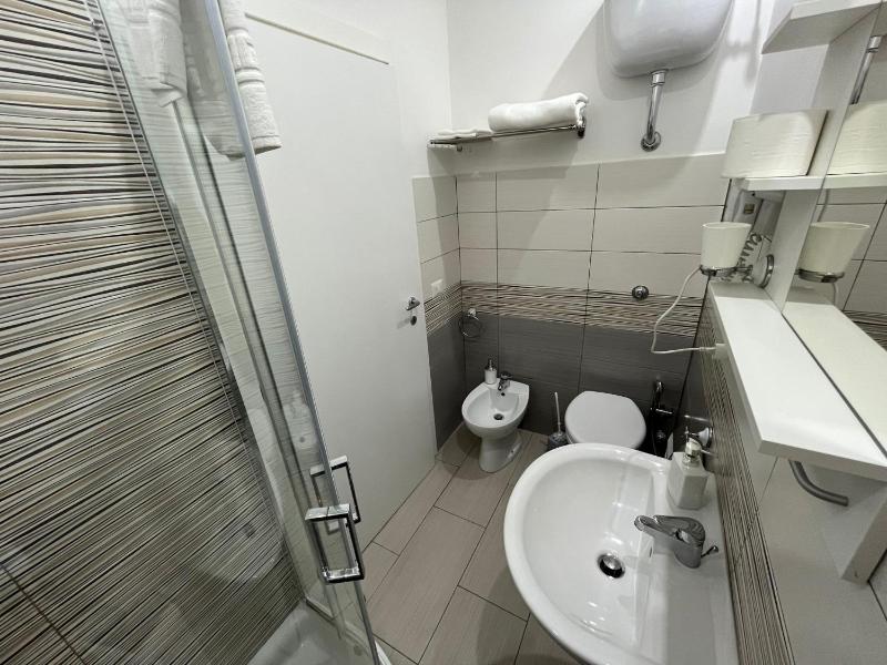 Double or Twin Room image 4