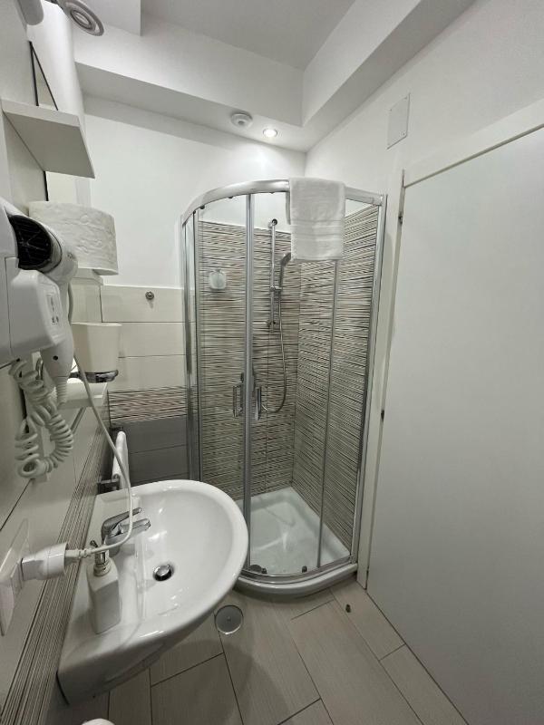 Double or Twin Room image 3