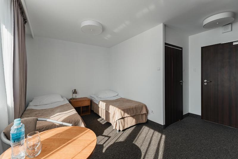 Twin Room image 1