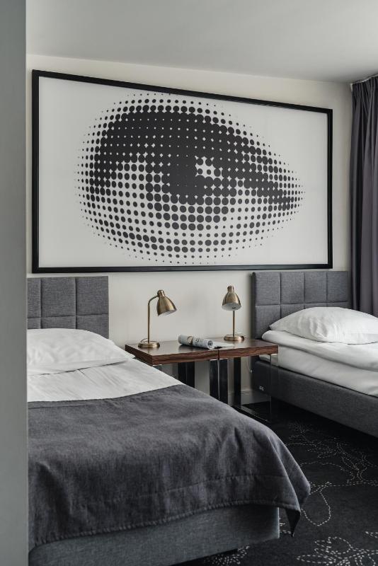 Executive Twin Room image 2
