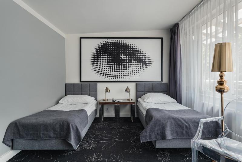 Executive Twin Room image 1