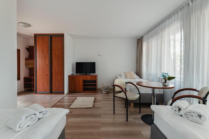 Basic Twin Room image 4