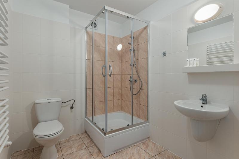 Basic Twin Room image 3
