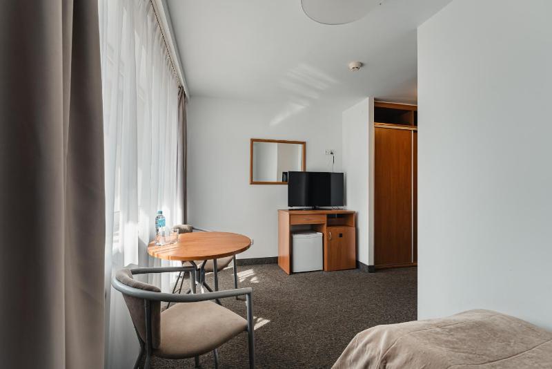 Standard Single Room image 4