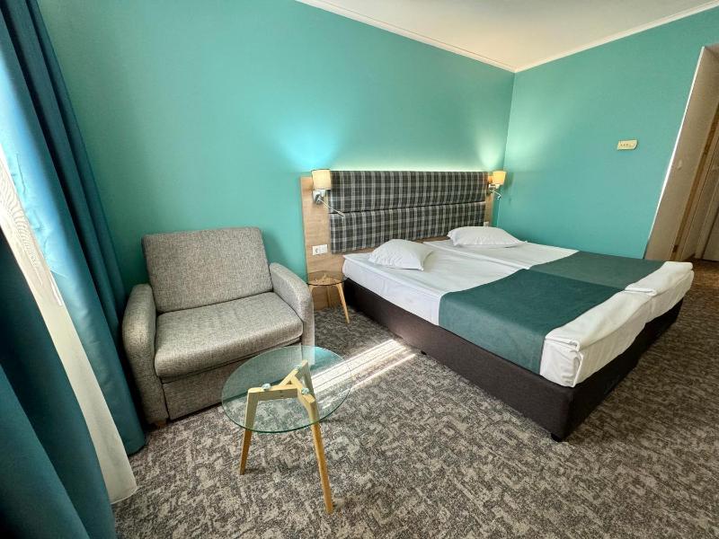 Standard Double Room image 4