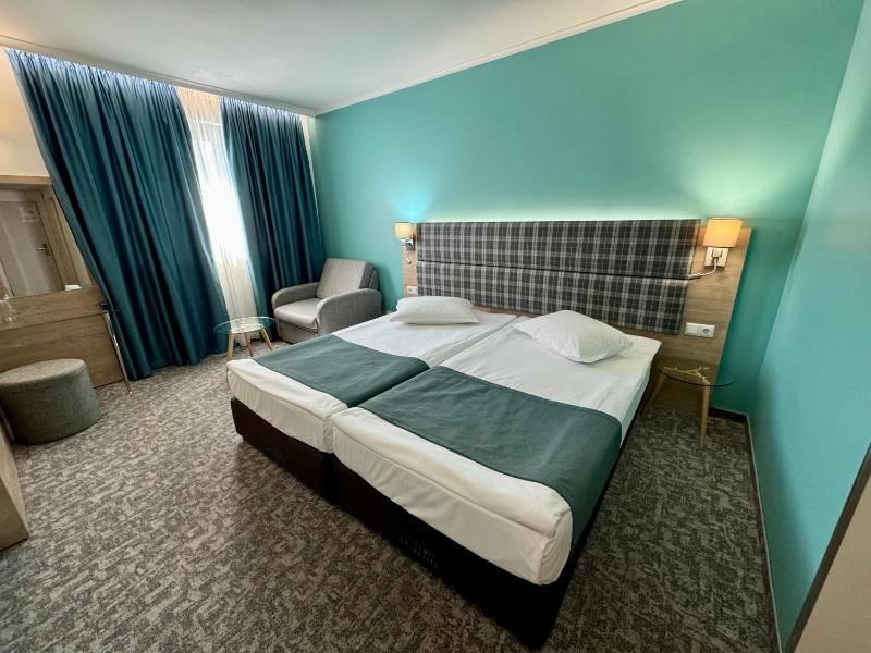 Standard Double Room image 3