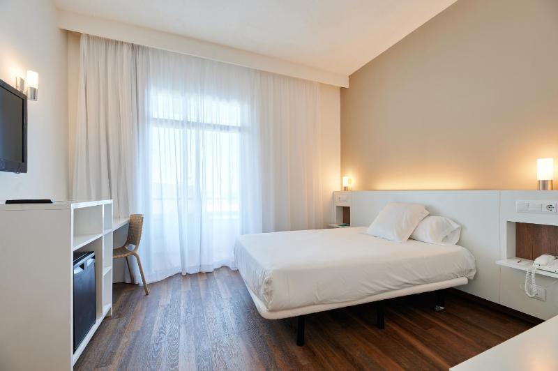 Single Room image 4