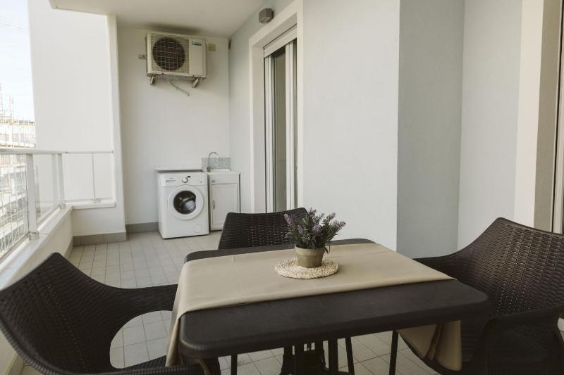 Apartment with Partial Sea View image 4