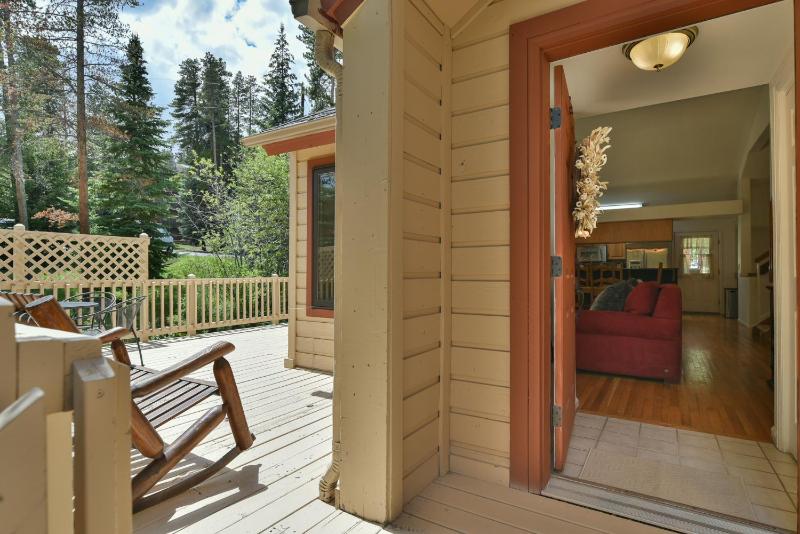 Park Forest Deer Trail Townhome: Hot Tub On Shuttle Route - image 13
