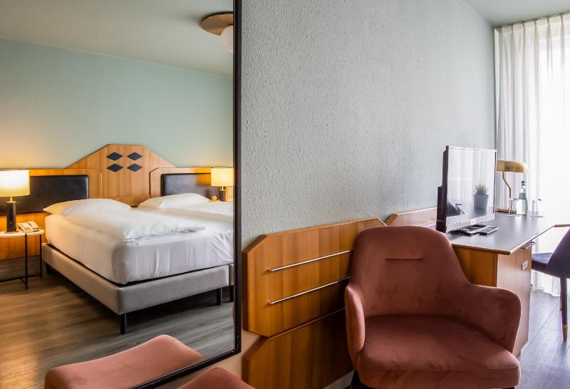 Classic Double Room image 3