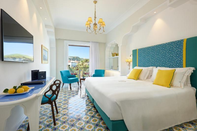 Deluxe Double or Twin Room with Balcony image 1