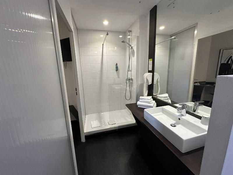 Double Room image 3