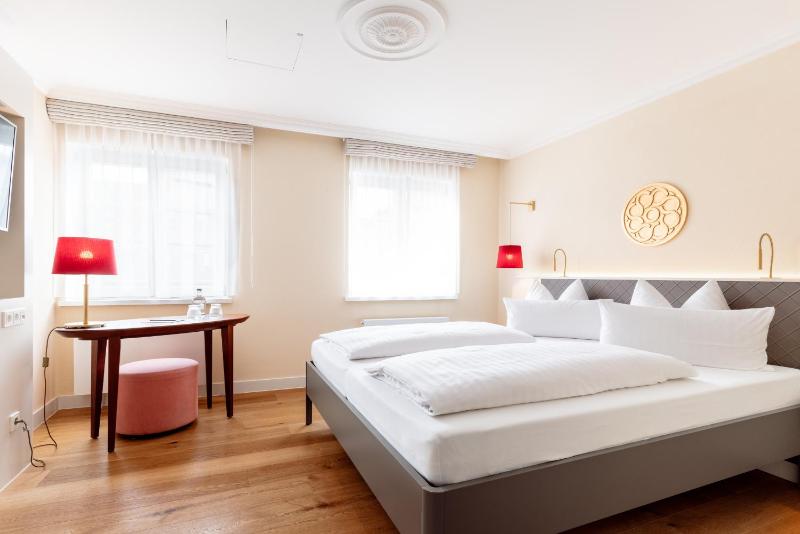 Double Room image 1
