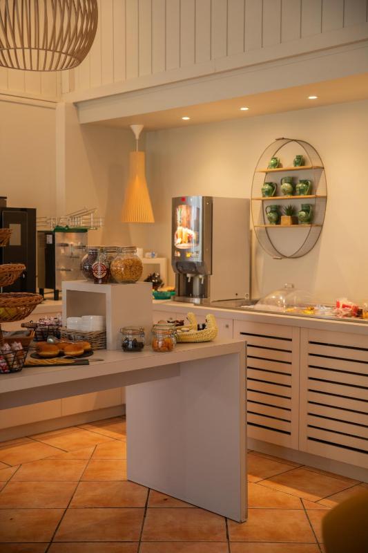 Brit Hotel Confort Nîmes Ouest - A9 sortie 25 - image 12