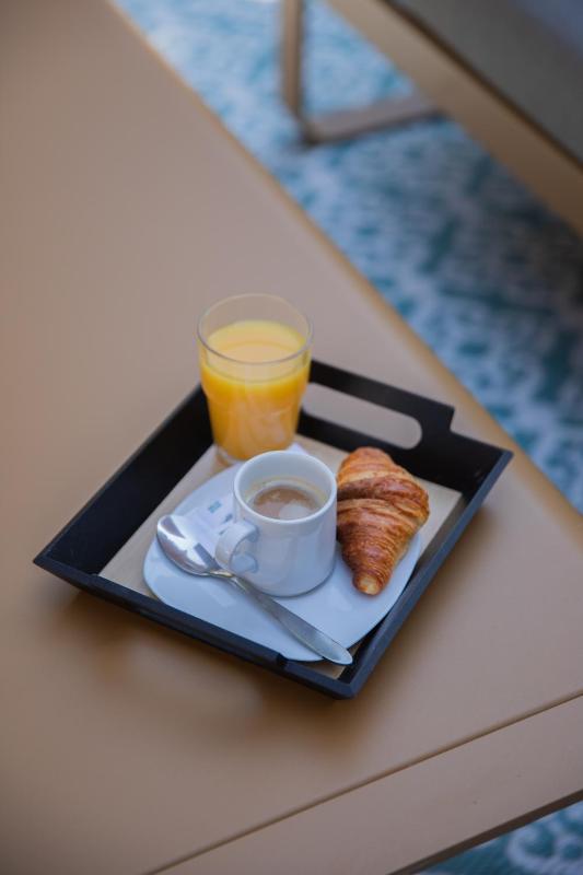 Brit Hotel Confort Nîmes Ouest - A9 sortie 25 - image 5