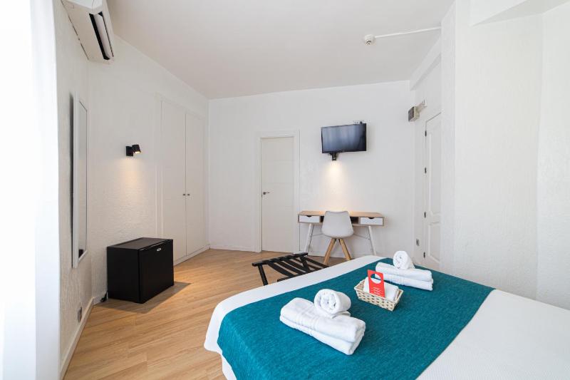 Double or Twin Room image 2