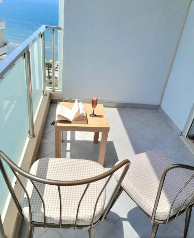 Spacious 2-Bedroom Apartment with Sea View - image 4