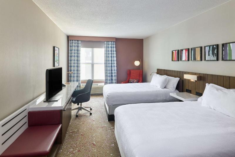 Queen Room with Two Queen Beds image 3