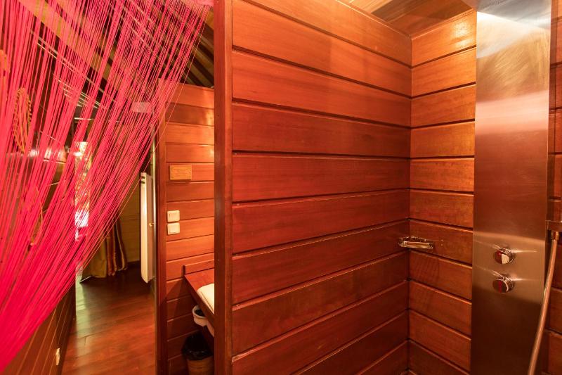 Deluxe Bungalow image 3