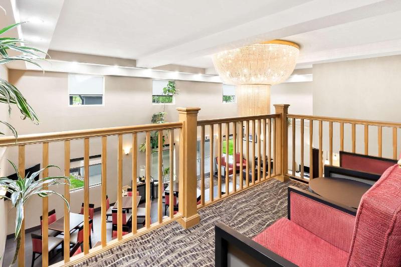 Comfort Suites Portland Airport - image 34