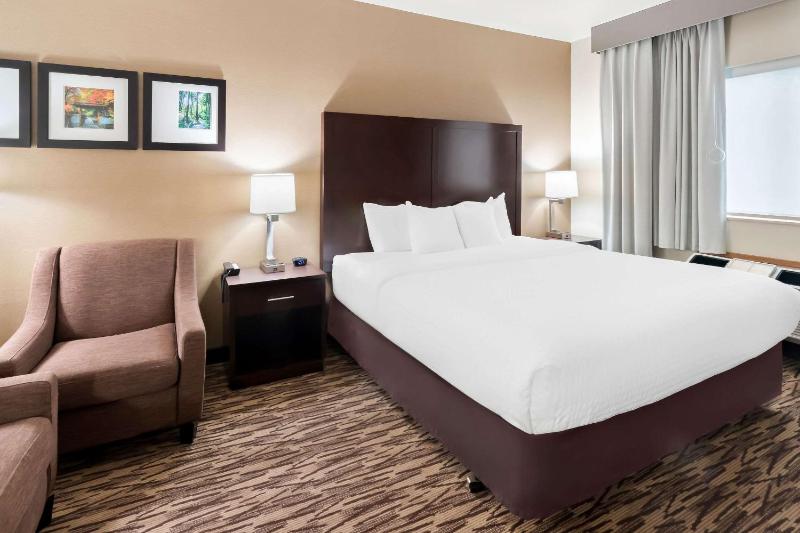 Comfort Suites Portland Airport - image 42