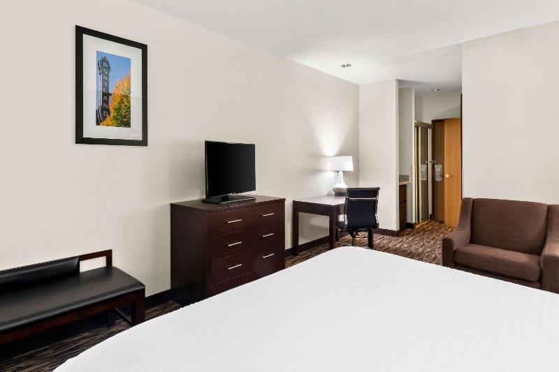 Comfort Suites Portland Airport - image 12