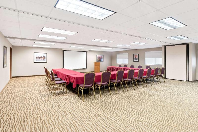 Comfort Suites Portland Airport - image 41