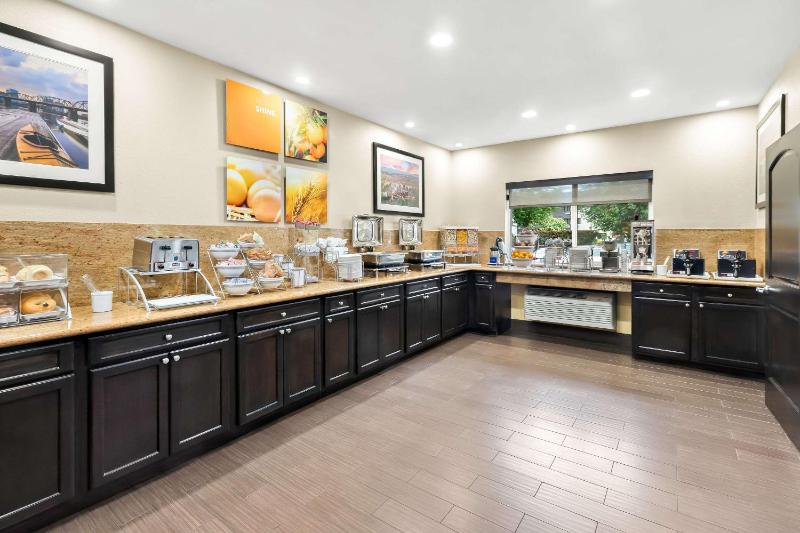 Comfort Suites Portland Airport - image 20