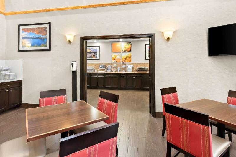 Comfort Suites Portland Airport - image 11