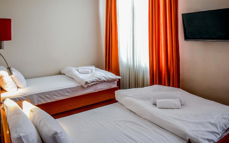 Triple Room image 3