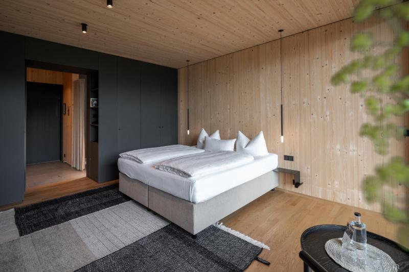 Double Room with Garden View image 4