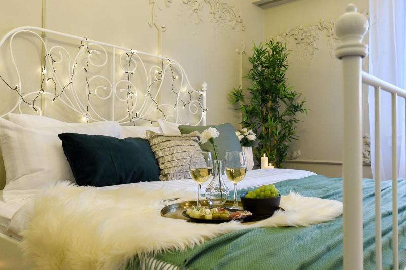 Cozy Studio Overlooking The Old Town - image 7
