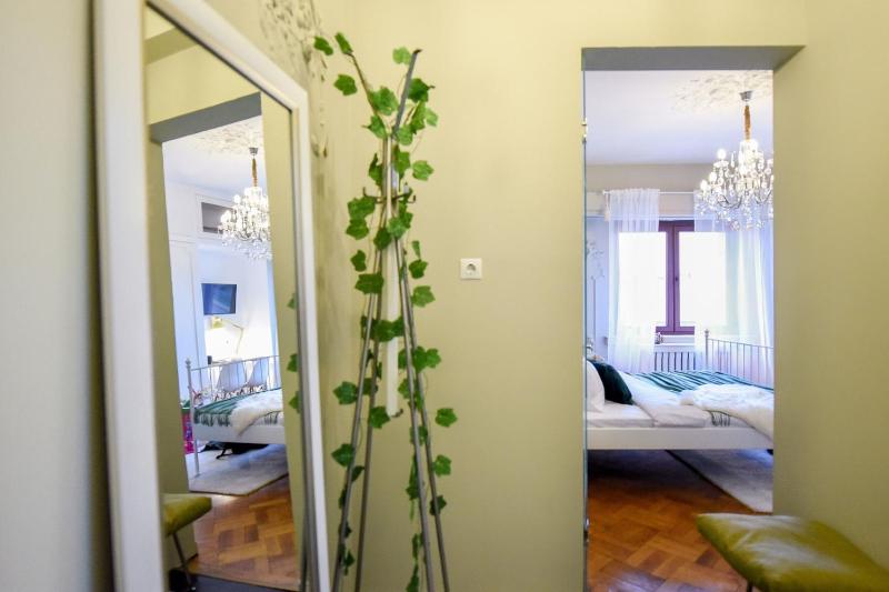 Cozy Studio Overlooking The Old Town - image 12