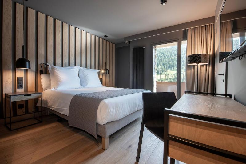 Double or Twin Room with Mountain View image 3