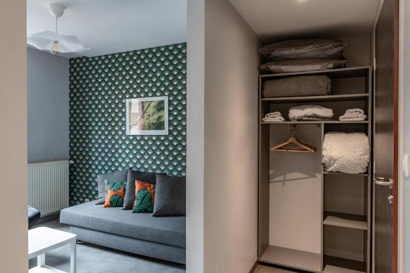 One-Bedroom Apartment image 2