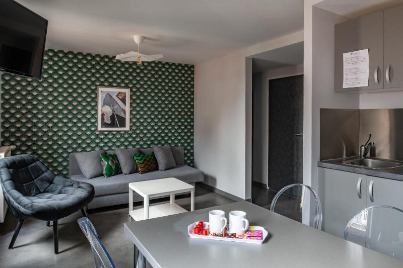 One-Bedroom Apartment image 3