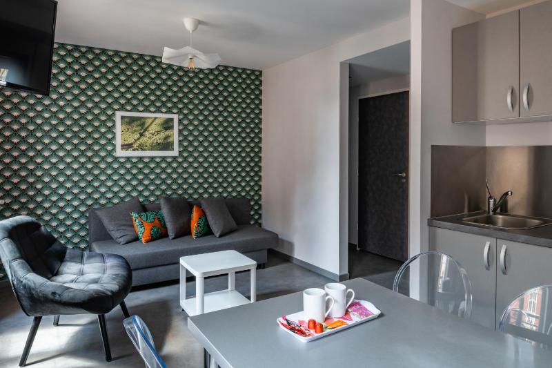 One-Bedroom Apartment image 4