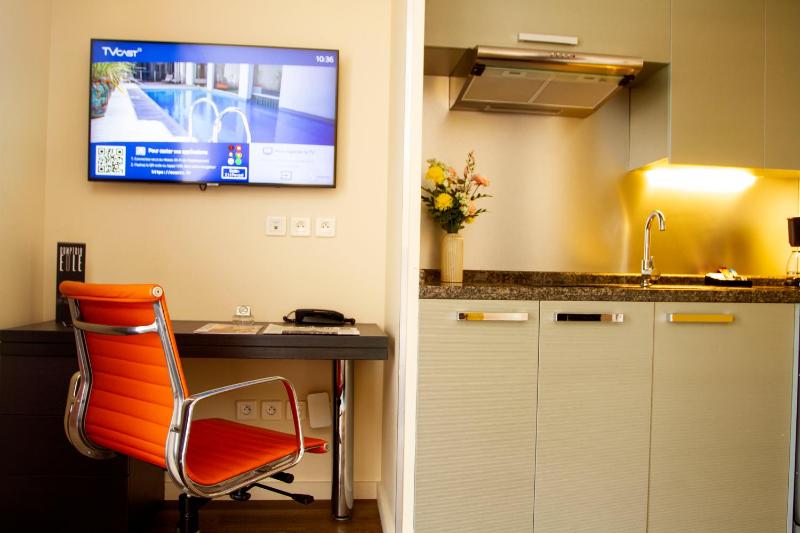 Studio Apartment image 3
