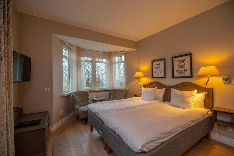 Double  Room in Villa image 3