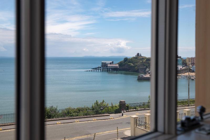 Nash House - Seafront with Parking Close to Town - image 16