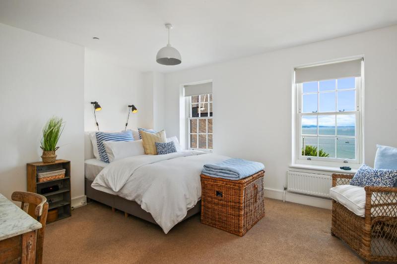 Nash House - Seafront with Parking Close to Town - image 8
