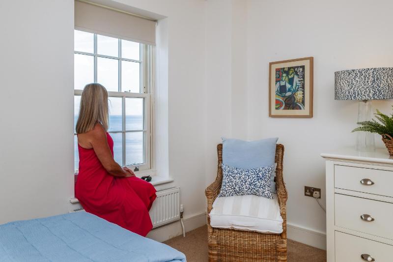 Nash House - Seafront with Parking Close to Town - image 39