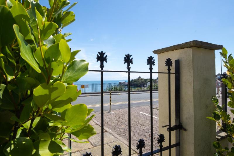 Nash House - Seafront with Parking Close to Town - image 37