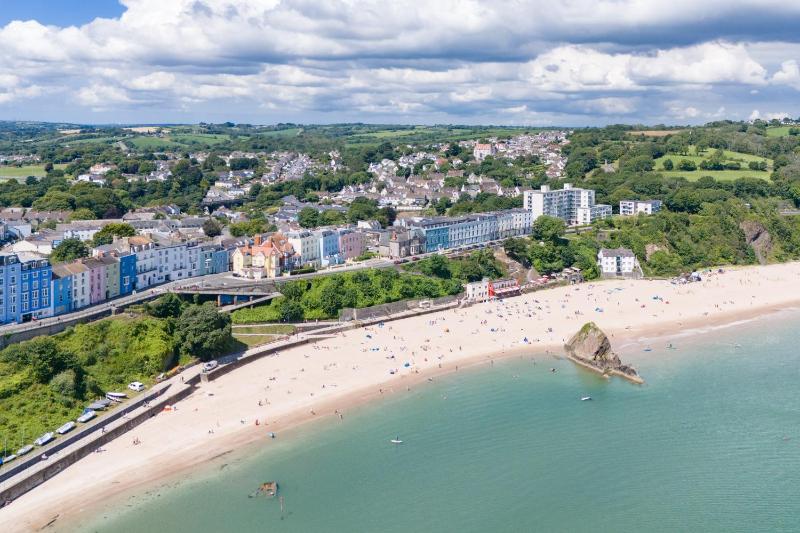 Nash House - Seafront with Parking Close to Town - image 12