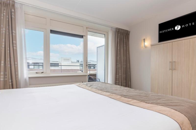 One-Bedroom Apartment image 4